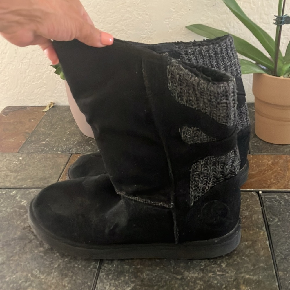 Airwalk Women's Black Suede Sweater Boots with Faux Fur Lining. Size 8‎